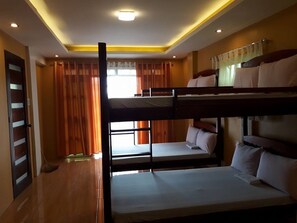 Bureau, fer et planche à repasser