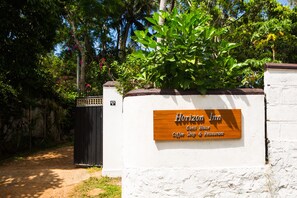 Property entrance - Horizon Inn (Weligama)