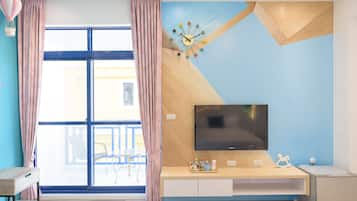 Deluxe Quadruple Room | Television