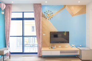 Deluxe Quadruple Room | Television