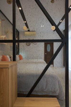 Decoración personalizada, escritorio y cortinas blackout 