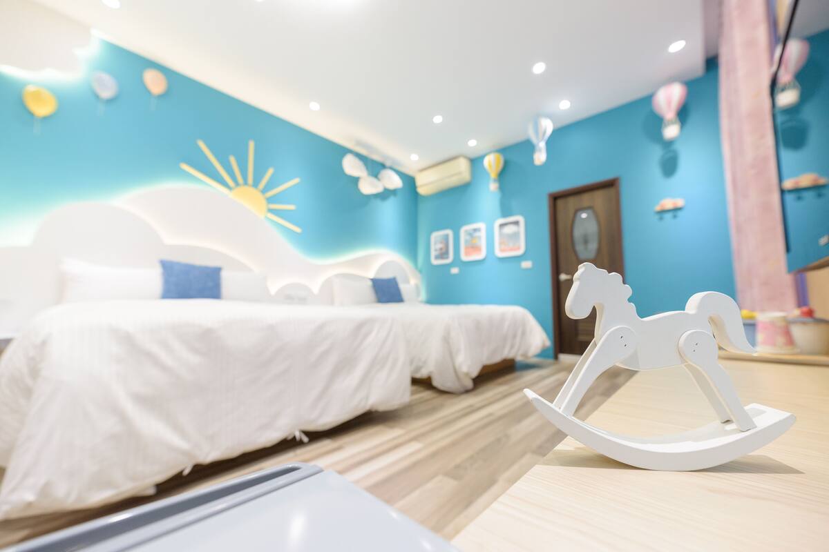 Deluxe Quadruple Room | Desk, blackout drapes, rollaway beds (surcharge), WiFi (free)
