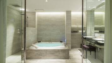 Separate tub and shower, deep soaking tub, rainfall showerhead