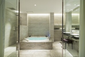 Separate bathtub and shower, deep-soaking bathtub, rainfall showerhead