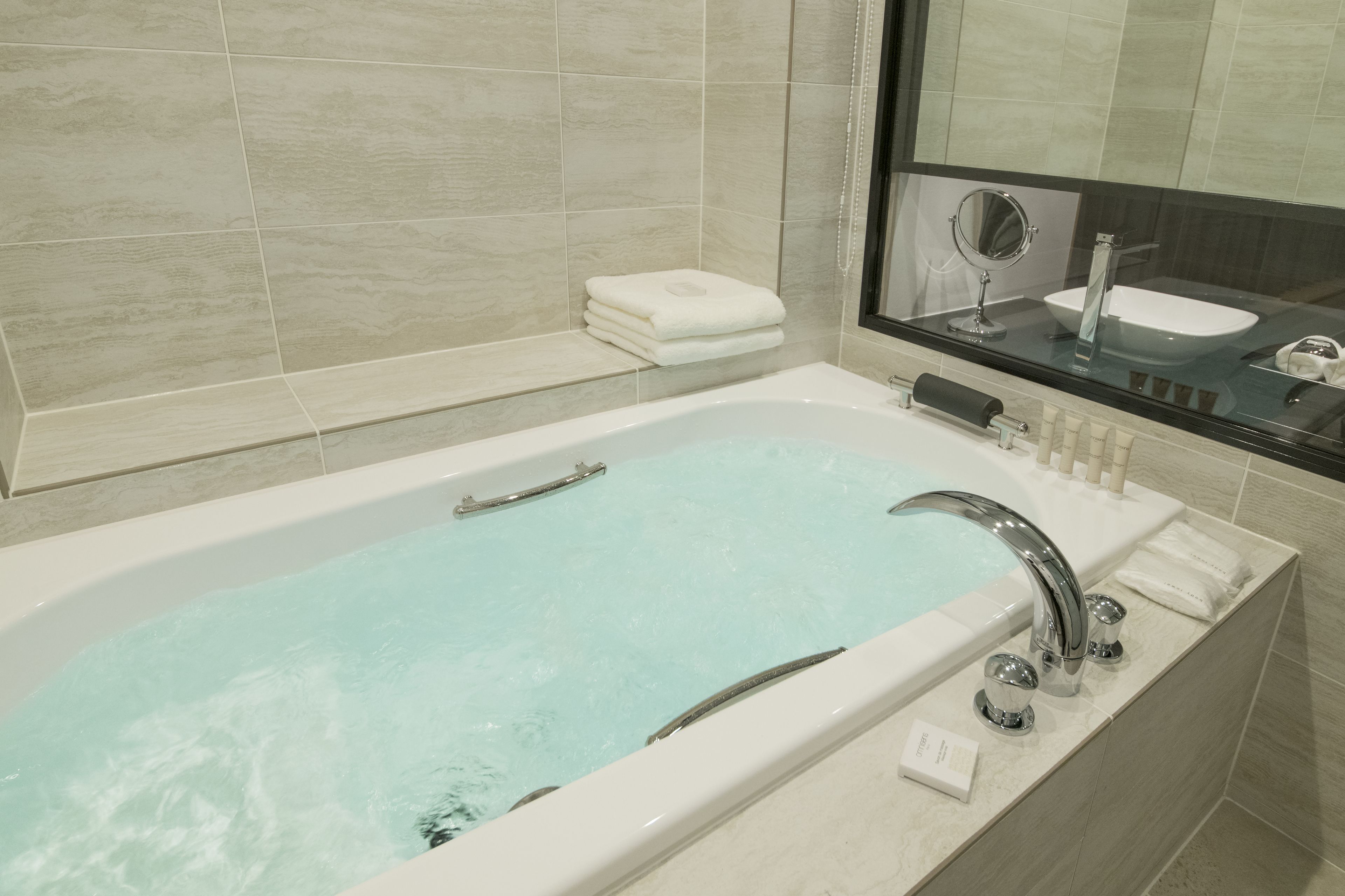 Jet tub