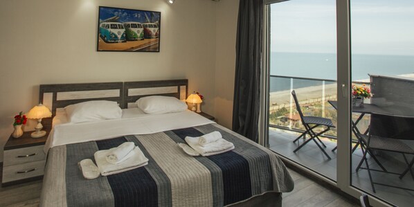 Comfort Studio, Beach View | Living room