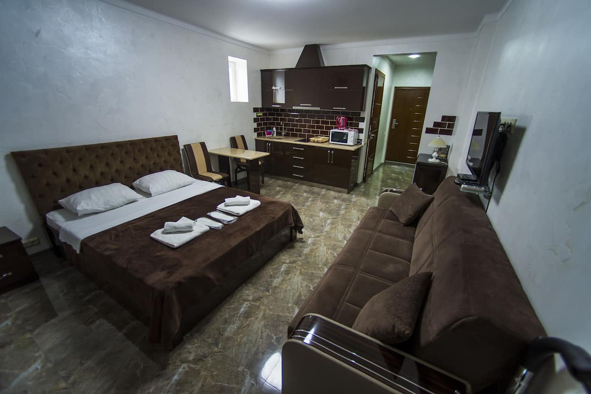 Royal-Studio, 1 King-Bett und Schlafsofa, Meerblick, Strandnähe | 1 Schlafzimmer, Bettwäsche aus ägyptischer Baumwolle