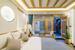 Doppia Signature, vista giardino | Una cassaforte in camera, una scrivania, tende oscuranti, Wi-Fi gratuito