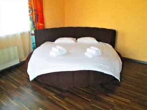 Leilighet – deluxe, 3 soverom | 3 soverom, sengetøy av topp kvalitet, minibar og strykejern/-brett