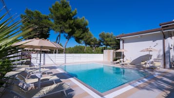 Seasonal outdoor pool, an infinity pool, pool loungers