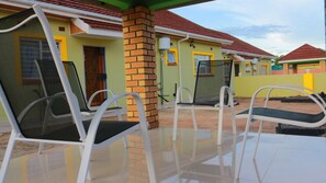 Breakfast area - KM Executive Lodge (Livingstone)