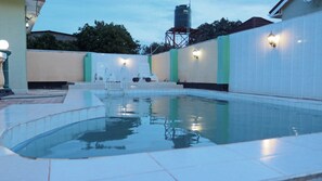 2 outdoor pools - KM Executive Lodge (Livingstone)