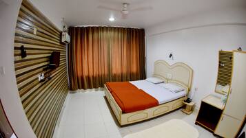 Standard Room | Desk, rollaway beds, free WiFi, bed sheets