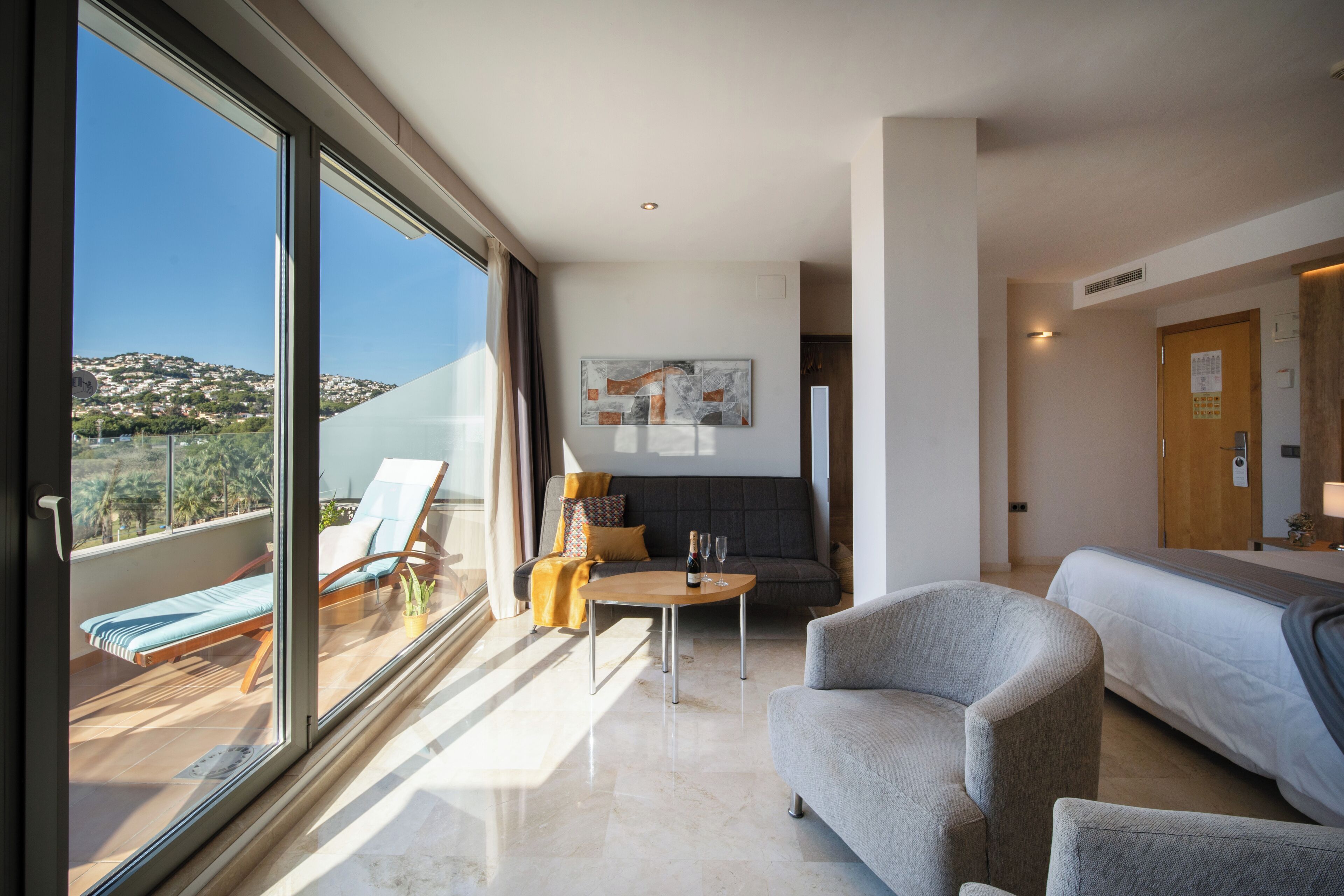 deluxe penthouse, sea view | 1 bedroom, down duvets, minibar, in-room safe