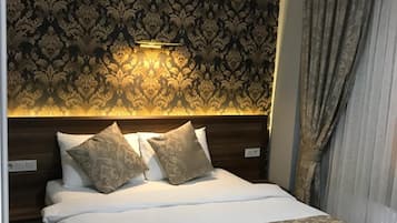 1 kamar tidur, minibar, meja kerja, dan kedap suara