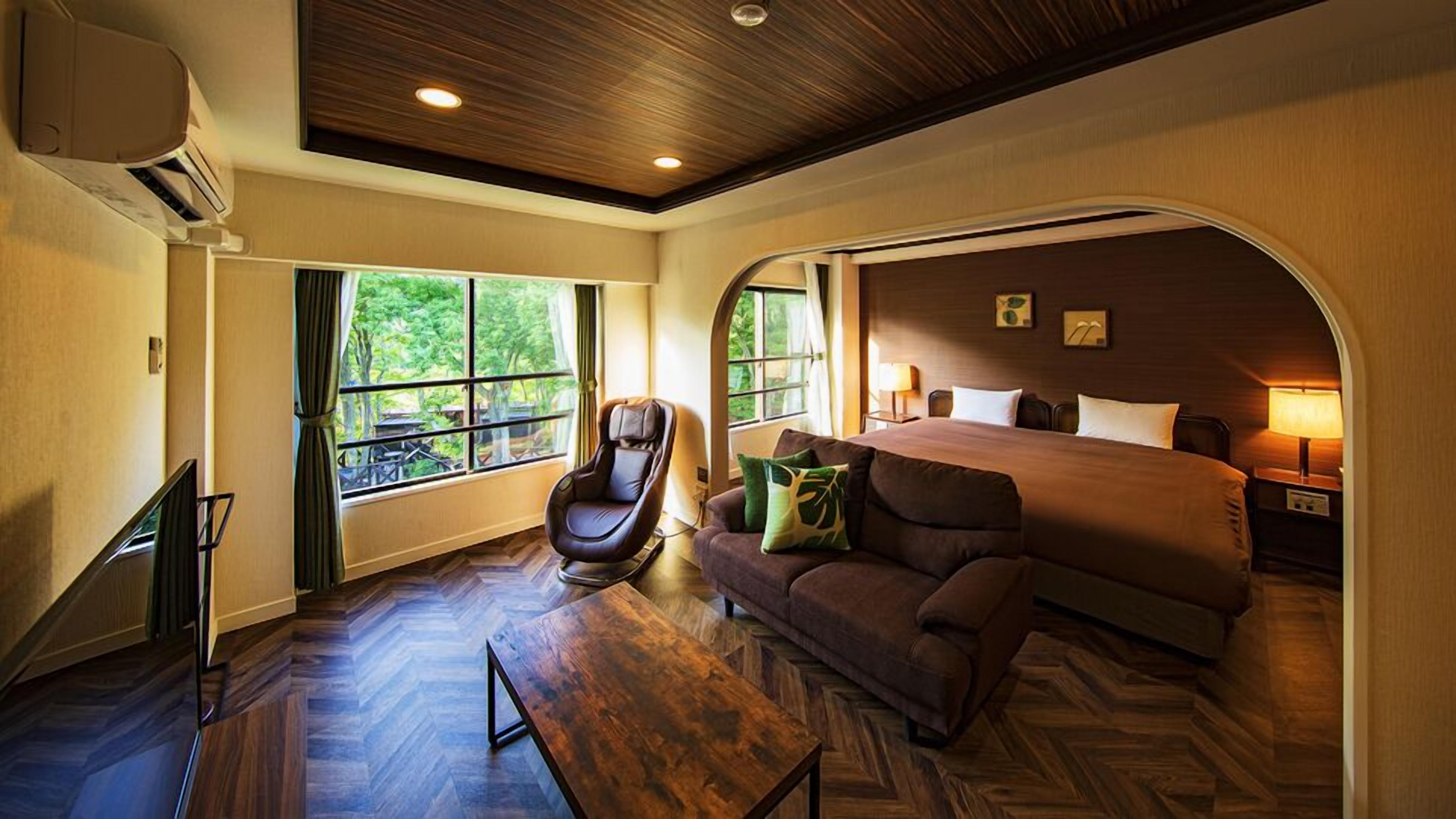 Free minibar, in-room safe, free WiFi, bed sheets