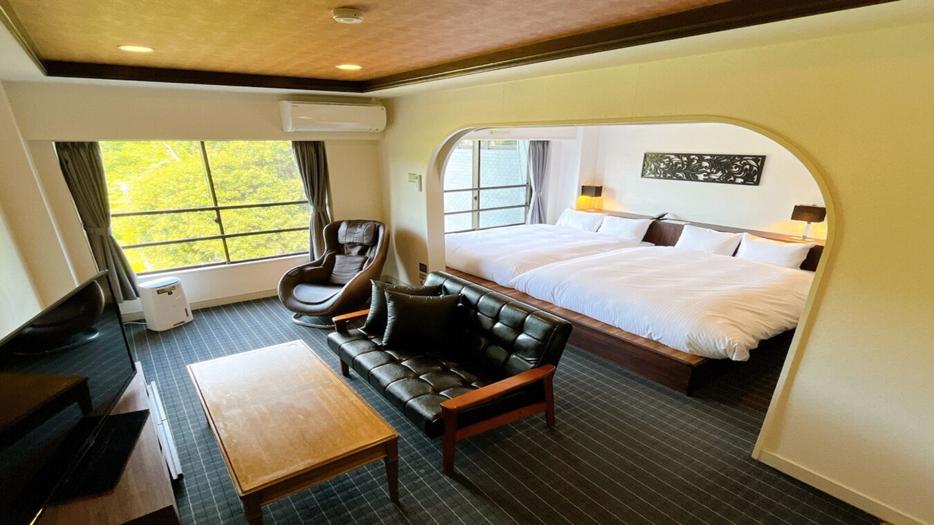 Free minibar, in-room safe, free WiFi, bed sheets