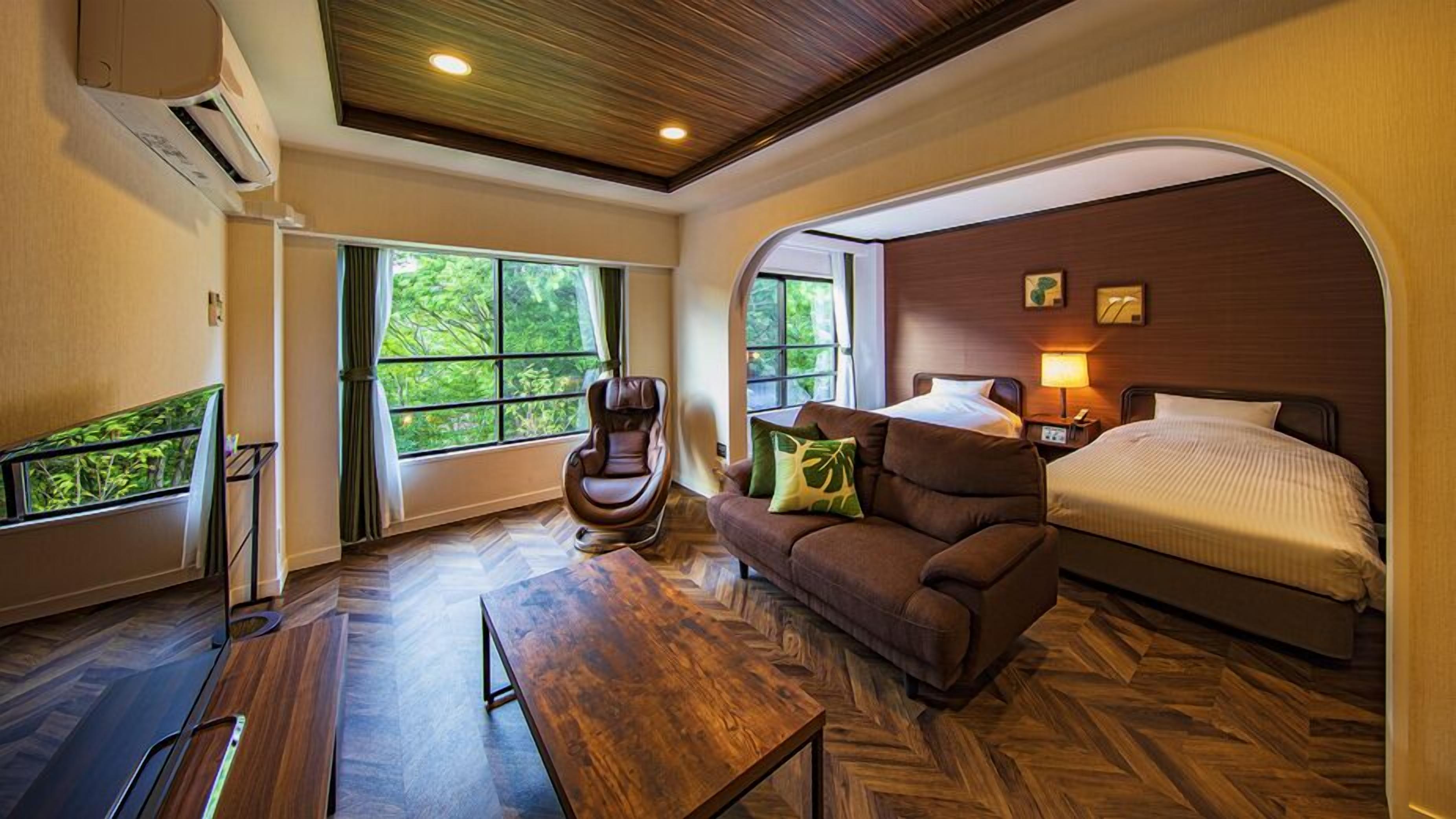 Free minibar, in-room safe, free WiFi, bed sheets