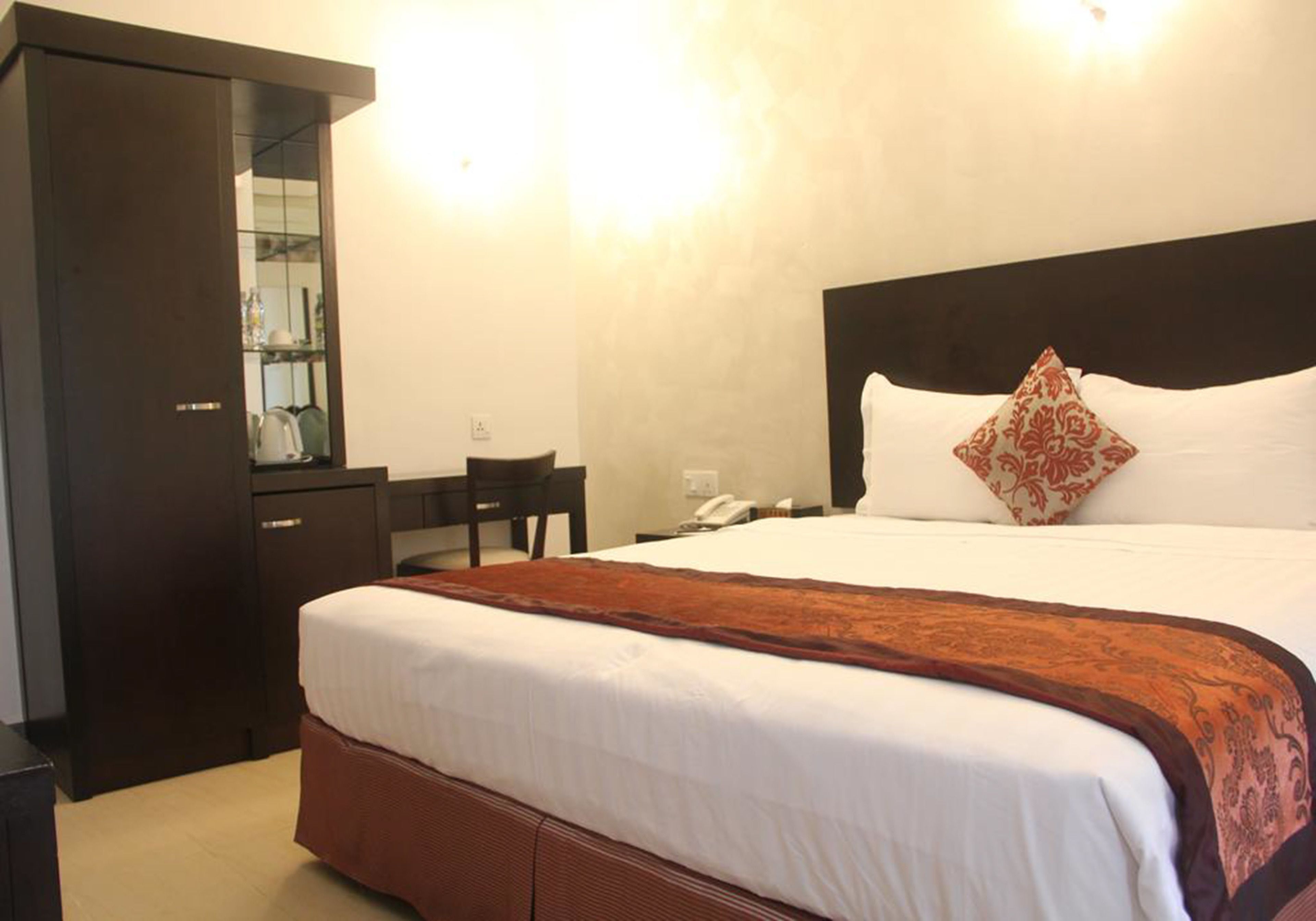 In-room safe, desk, iron/ironing board, free WiFi