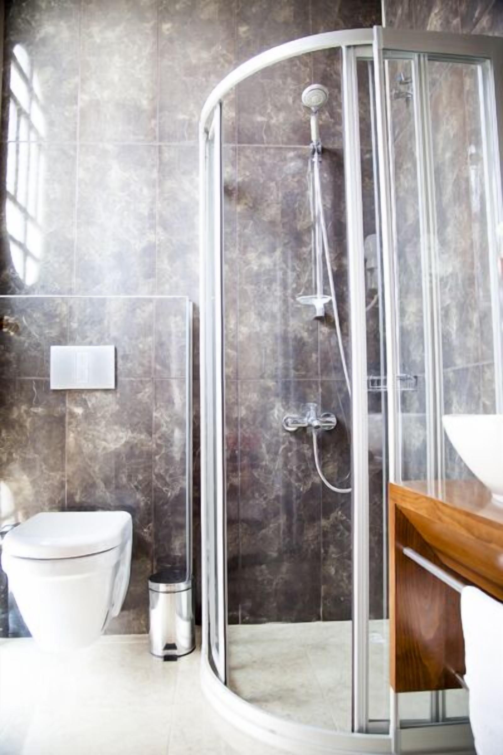 shower, free toiletries, hair dryer, slippers