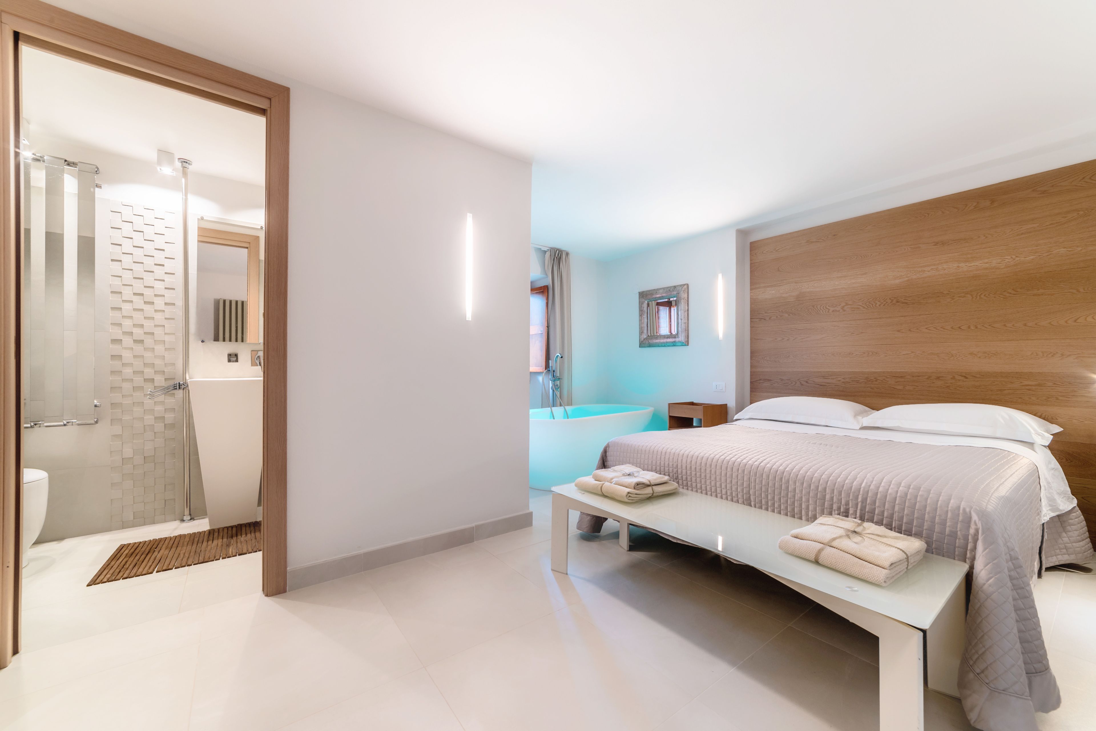 Minibar, bureau, Wi-Fi gratuit, draps fournis