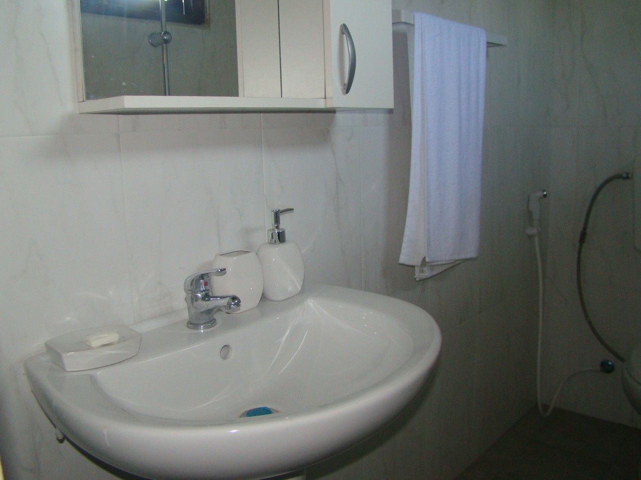 Chambre Triple, vue montagne | Lavabo de la salle de bain
