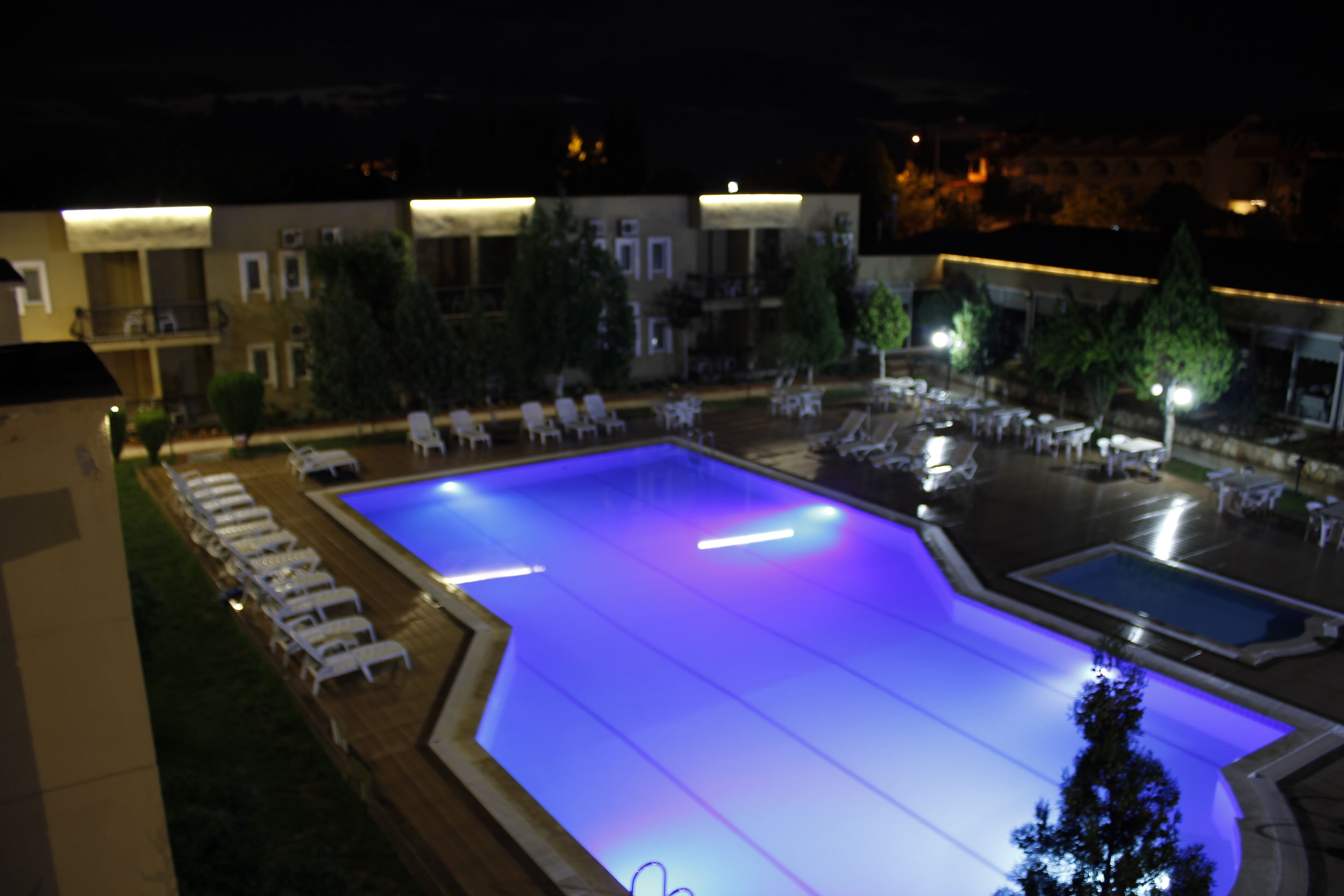 Hồ bơi trong nhà, hồ bơi ngoài trời 