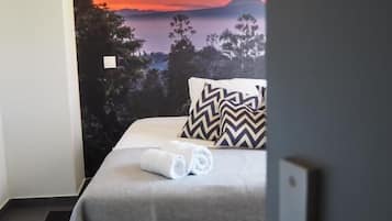 Phòng Suite, 1 giường đôi, ban công | Giường gấp/giường phụ (phụ phí), truy cập Internet không dây miễn phí