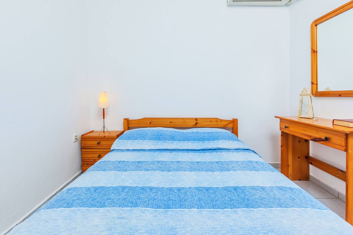 In-room safe, free WiFi, bed sheets