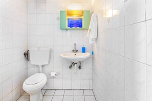 Bathrobes, towels, shampoo