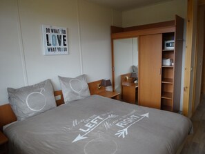 Apartamento, 2 habitaciones | 1 dormitorio, caja fuerte, sistema de insonorización y cunas (de pago)