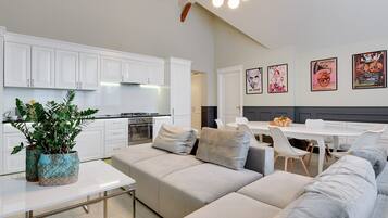 Apartment | 3 bedrooms, premium bedding, iron/ironing board, cots/infant beds