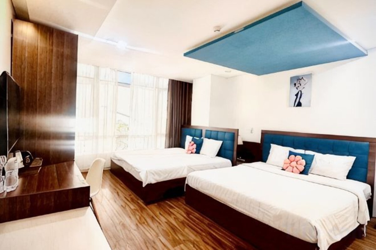 Minibar, escritorio, wifi gratis y ropa de cama 