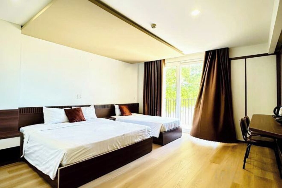 Minibar, escritorio, wifi gratis y ropa de cama 