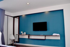 Minibar, escritorio, wifi gratis y ropa de cama 