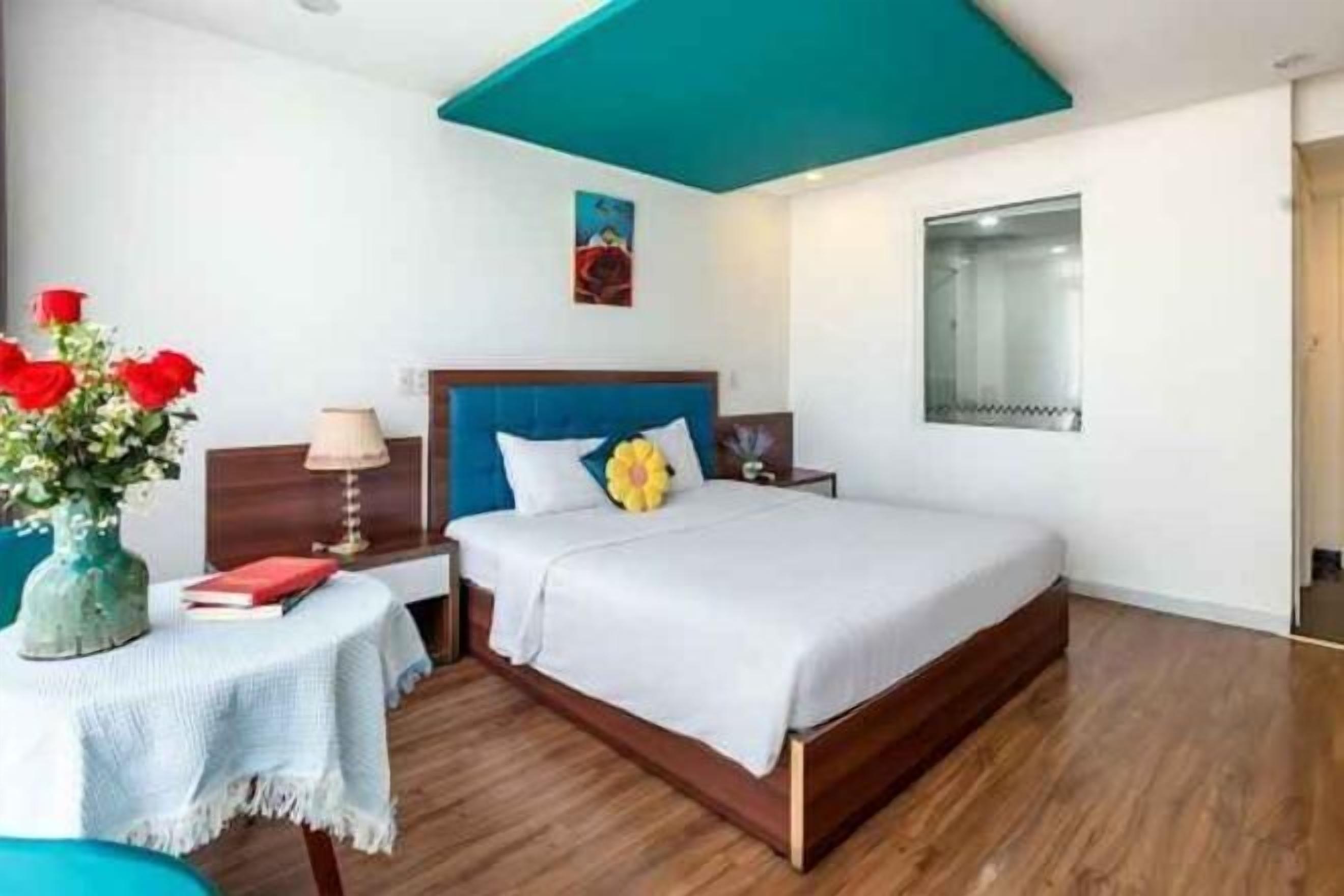 Minibar, bàn, truy cập Internet không dây miễn phí, bộ trải giường 