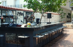 3 bares o lounges 