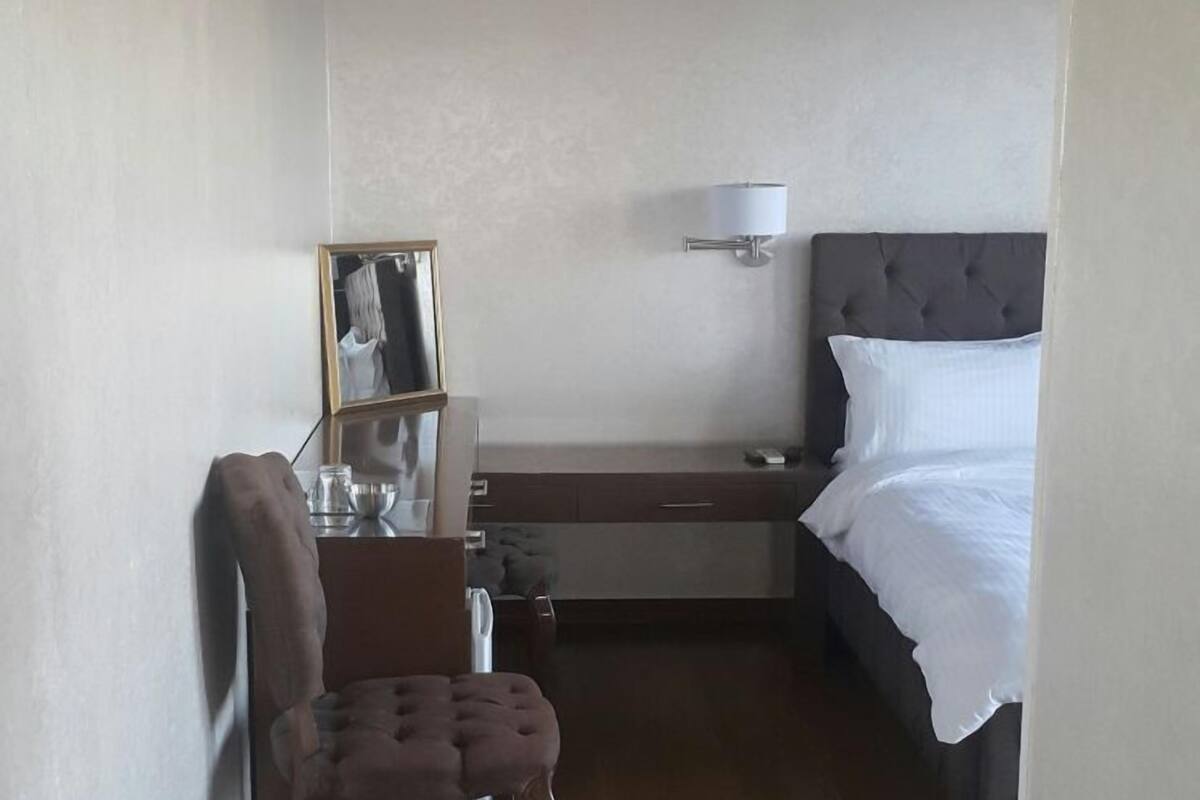 Suite, Terrace | Minibar, desk, iron/ironing board, WiFi (free)