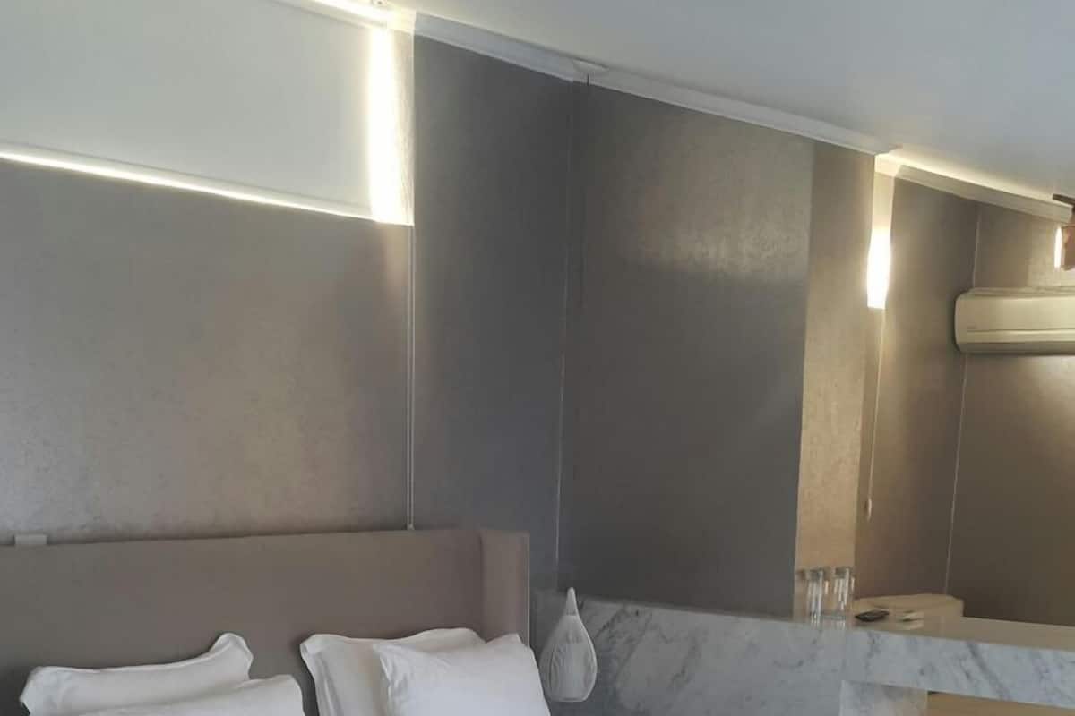 Chambre Deluxe Double ou avec lits jumeaux, balcon | Minibar, bureau, fer et planche à repasser, Wi-Fi gratuit