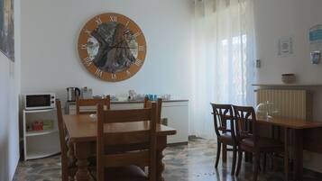 Café da manhã com buffet grátis todos os dias