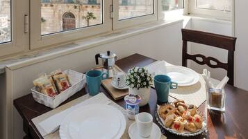 Free daily buffet breakfast