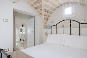 Elite Room, 1 Double Bed | Down duvets, pillow-top beds, free minibar items, in-room safe