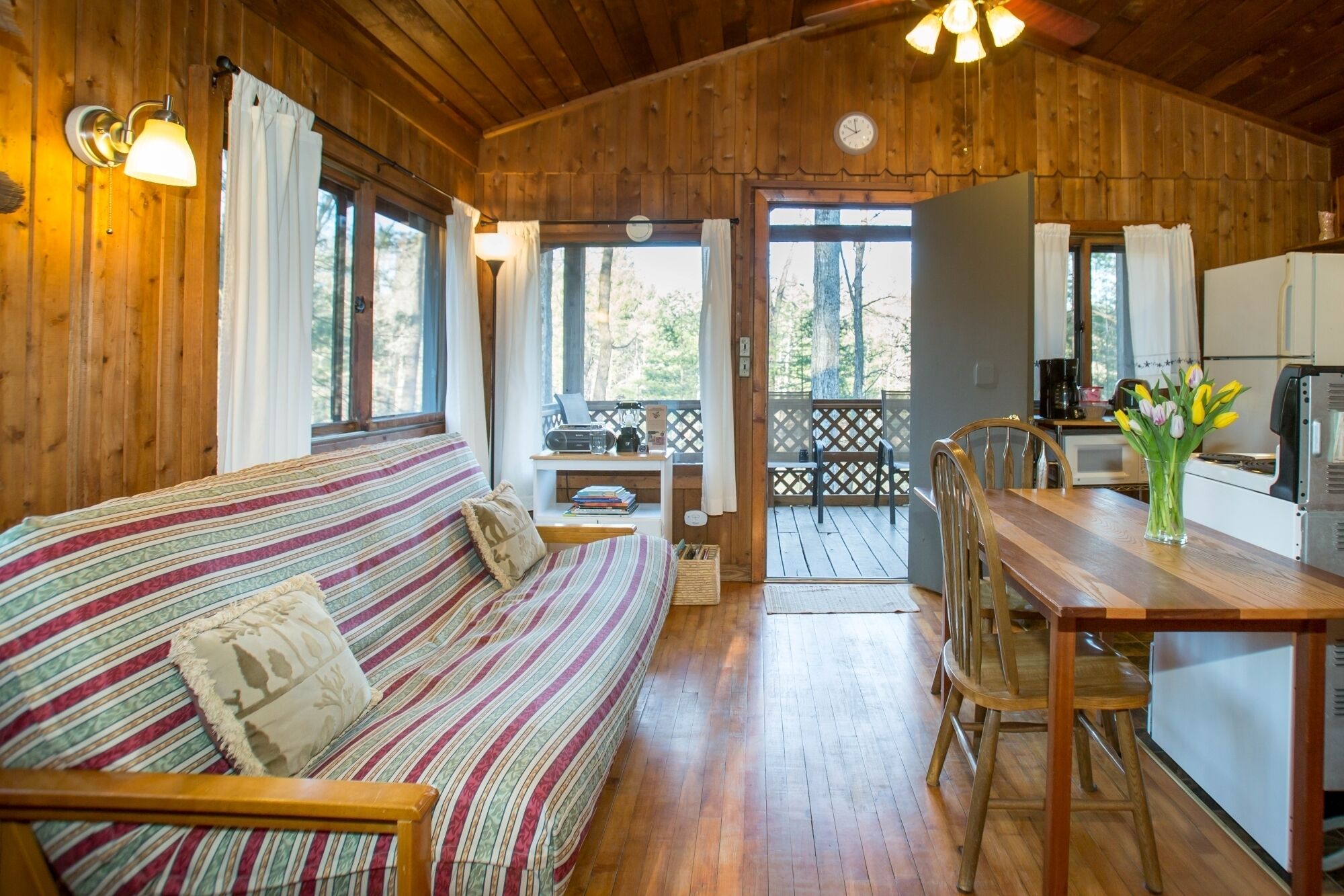 standard cottage, private bathroom, lake view (5 hazelnut cottage #5) | floor plan