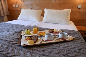 Traditional-Suite, 2 Schlafzimmer, Erdgeschoss | Zimmersafe, Schreibtisch, schallisolierte Zimmer, Bügeleisen/Bügelbrett