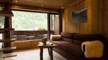 Duplex, 2 Bedrooms, Balcony, Mountainside | In-room safe, desk, soundproofing, iron/ironing board