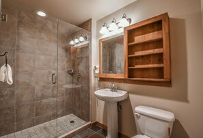 Condo, Multiple Beds, Mountain View (Red Hawk Lodge 2269) | Bathroom | Shower, hair dryer, towels, soap - Red Hawk Lodge 2269 (Keystone)