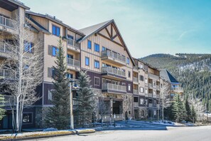 Apartamento, varias camas, vistas a la montaña (Red Hawk Lodge 2269) | Exterior