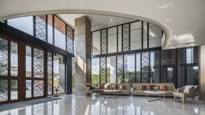 Lobby sitting area - Zayn Hotel Bangkok (Bangkok)