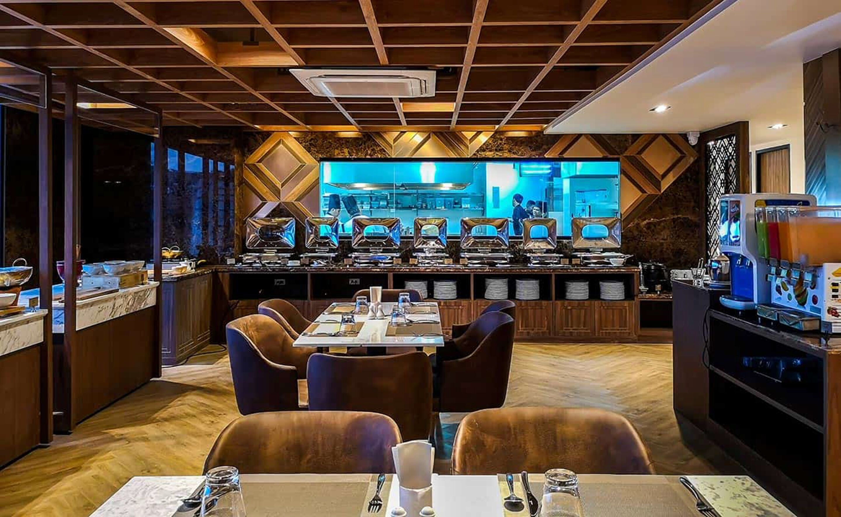 breakfast, lunch, dinner served; international cuisine, garden views