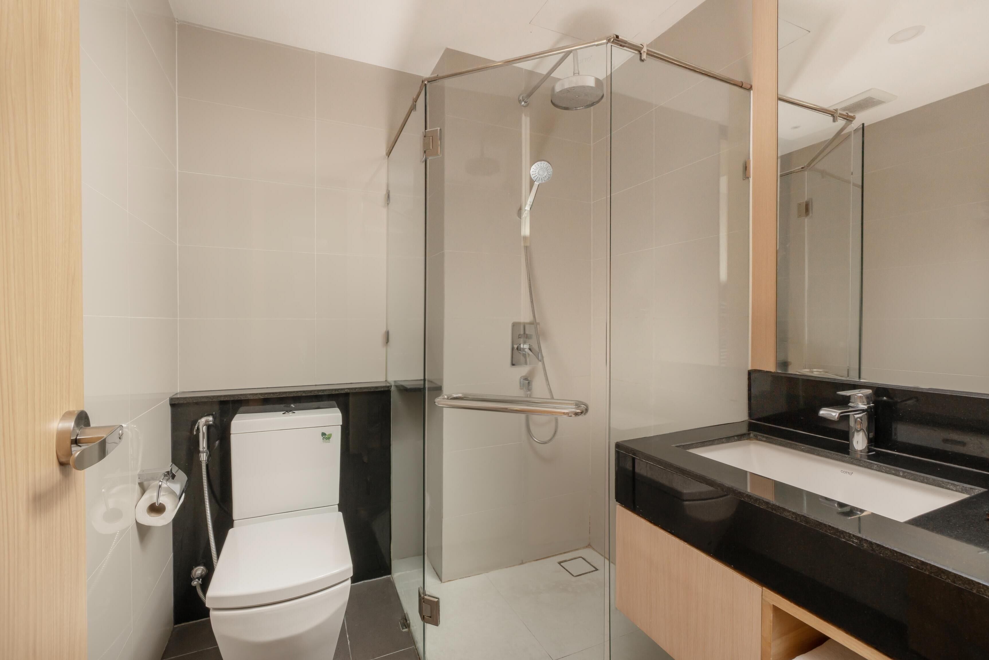 superior double room | bathroom | shower, rainfall showerhead, free toiletries, hair dryer
